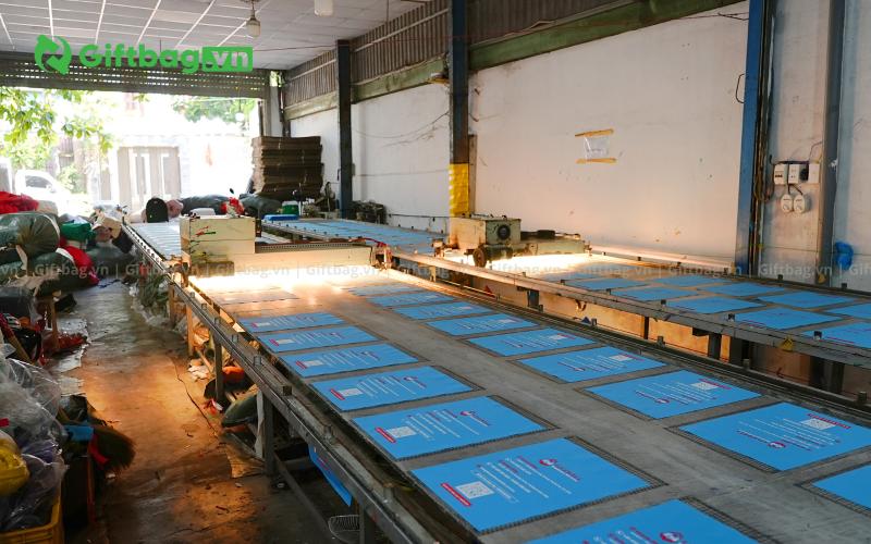 giftbag-xuong-may-tui-vai-balo-gia-re-uy-tin-ha-noi-1