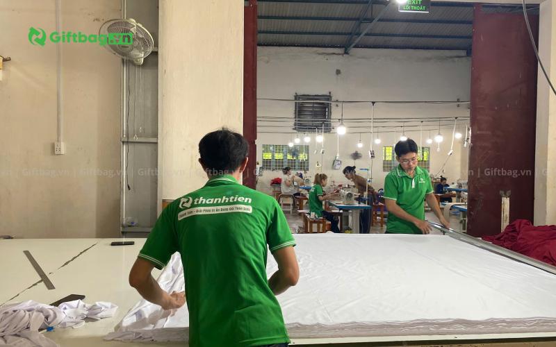 giftbag-xuong-may-tui-vai-balo-gia-re-uy-tin-ha-noi-7