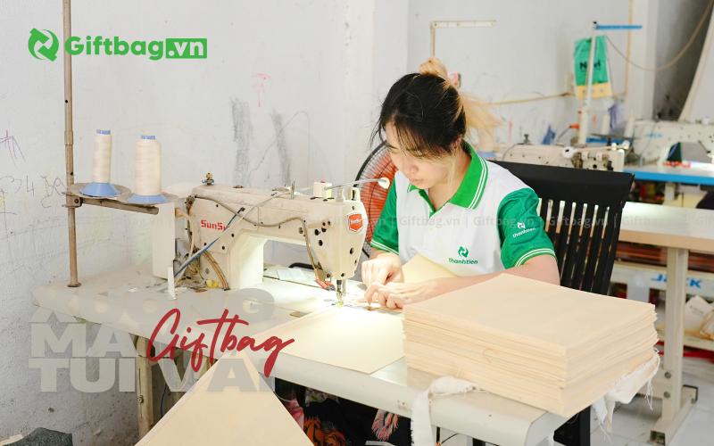 xuong-san-xuat-in-an-tui-vai-balo-gia-re-uy-tin-ha-noi-giftbag-20