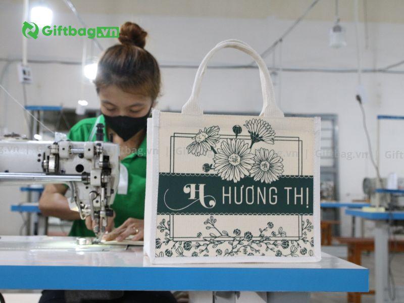 xuong-san-xuat-in-an-tui-vai-balo-gia-re-uy-tin-ha-noi-giftbag-218
