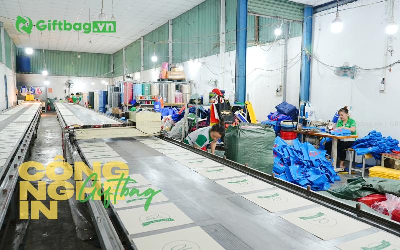 xuong-san-xuat-in-an-tui-vai-balo-gia-re-uy-tin-ha-noi-giftbag-40