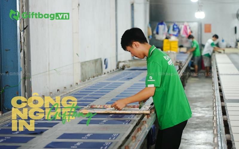 xuong-san-xuat-in-an-tui-vai-balo-gia-re-uy-tin-ha-noi-giftbag-41