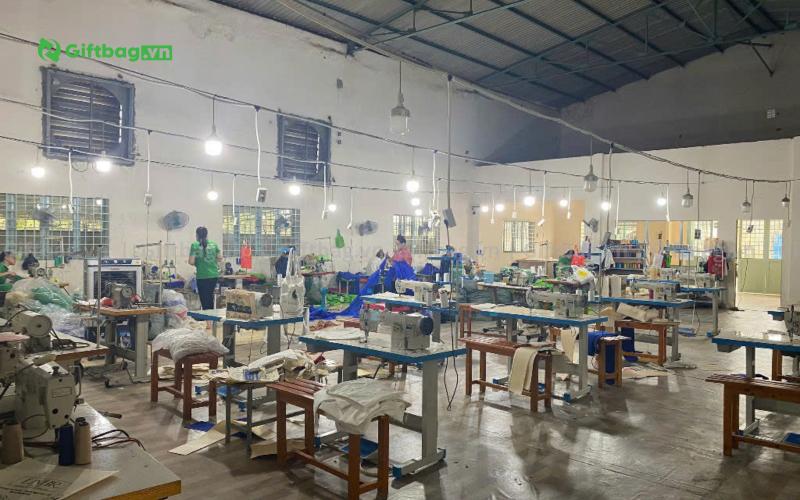 xuong-san-xuat-in-an-tui-vai-balo-gia-re-uy-tin-ha-noi-giftbag-62