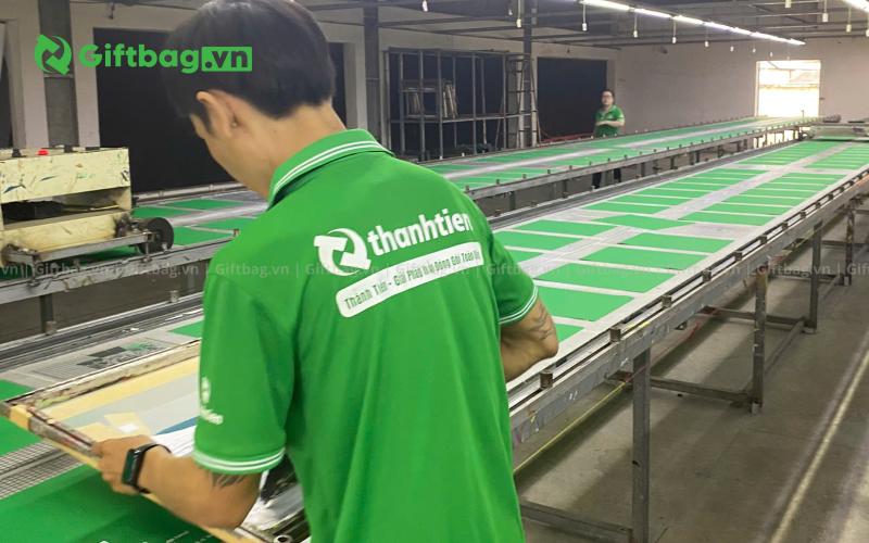xuong-san-xuat-in-an-tui-vai-balo-gia-re-uy-tin-ha-noi-giftbag-76