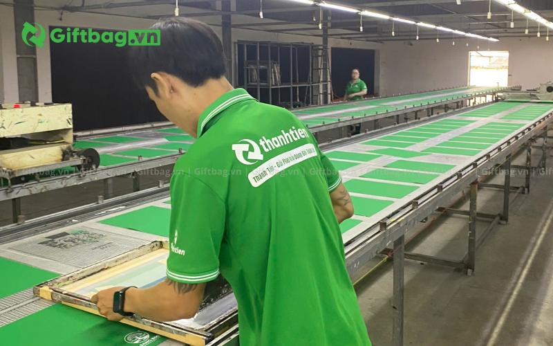 xuong-san-xuat-in-an-tui-vai-balo-gia-re-uy-tin-ha-noi-giftbag-78