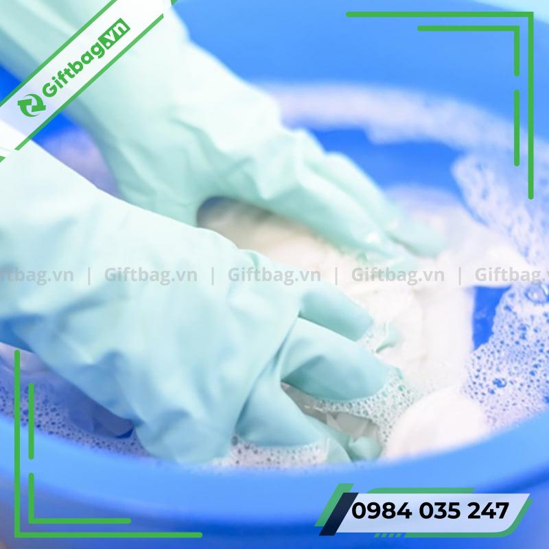 cach-ve-sinh-tui-vai-canvas-bo-dung-cach-5