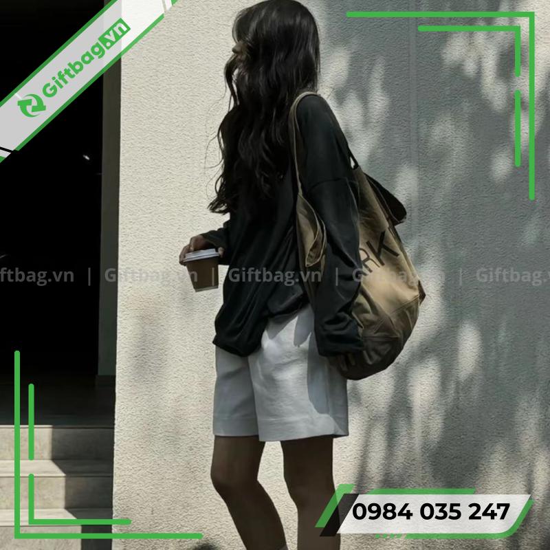 phoi-do-chua-trend-voi-tui-vai-deo-cheo-nu-10