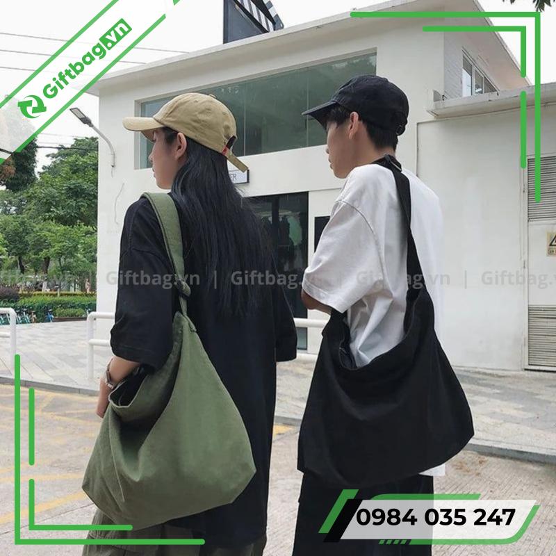 phoi-do-chua-trend-voi-tui-vai-deo-cheo-nu-2