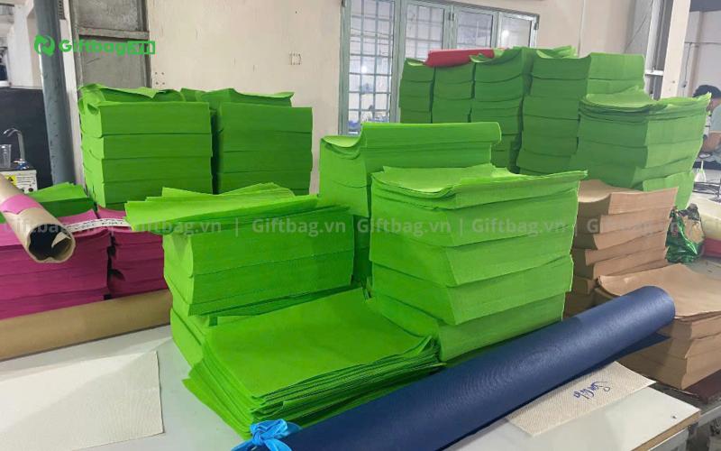 cong-doan-cat-vai-gia-cong-tai-giftbag_(3)