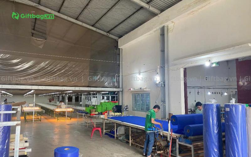 cong-doan-cat-vai-gia-cong-tai-giftbag_8