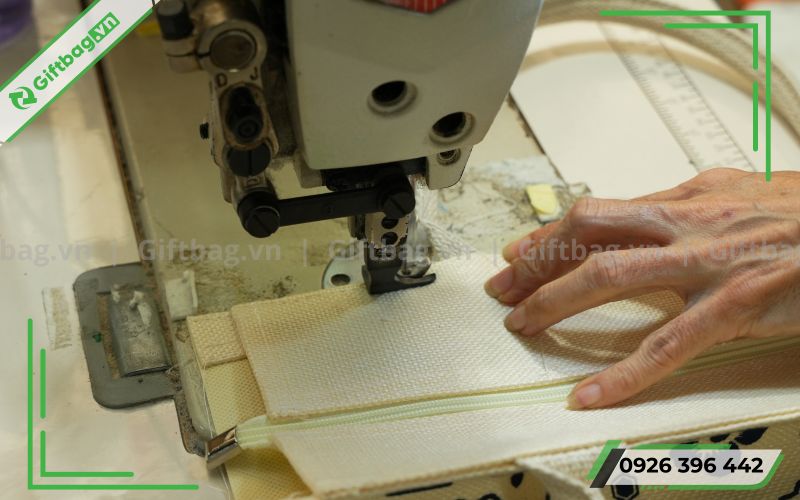 xuong-may-in-tui-vai-theo-yeu-cau-gia-re-ha-noi-giftbag-9