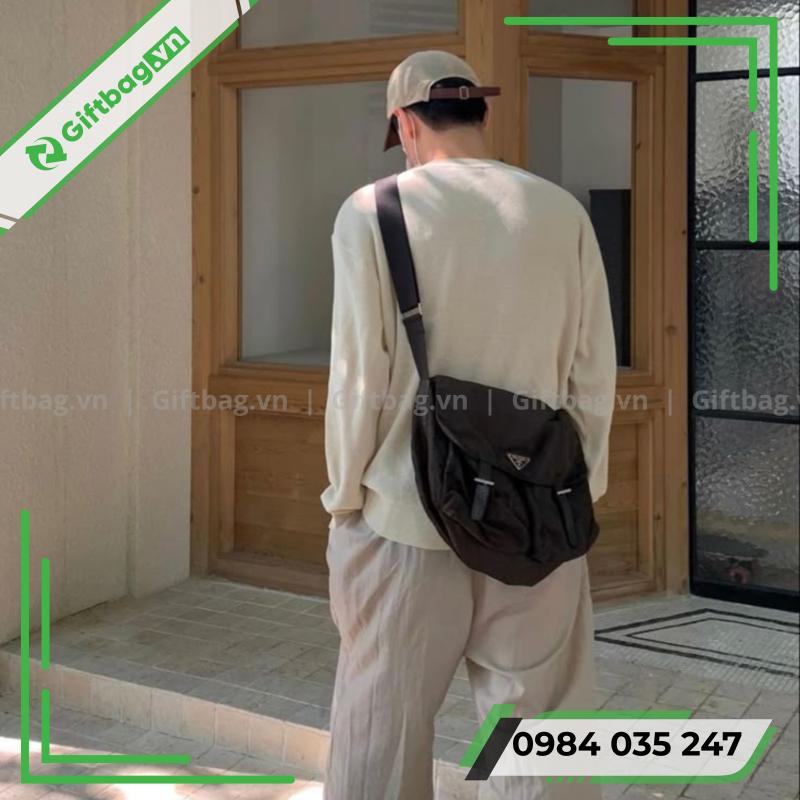 phong-cach-thoi-trang-nam-voi-tui-deo-cheo-nam-6