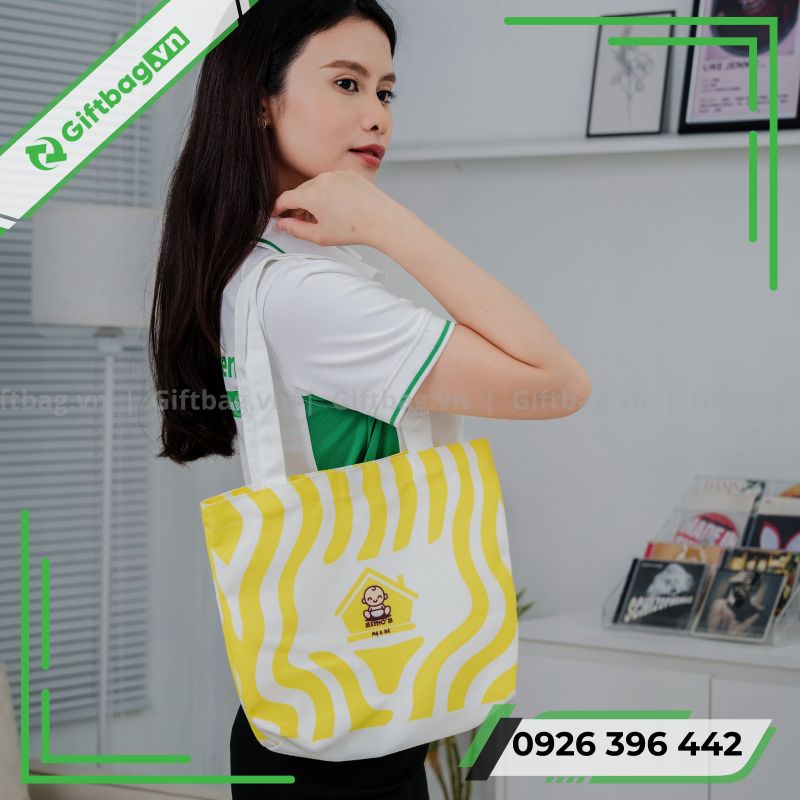 huong-dan-phoi-do-voi-tui-canvas-4