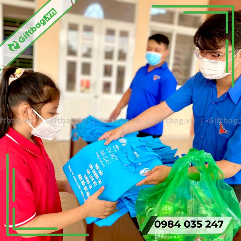 tui-vai-khong-det-giup-bao-ve-moi-truong-4