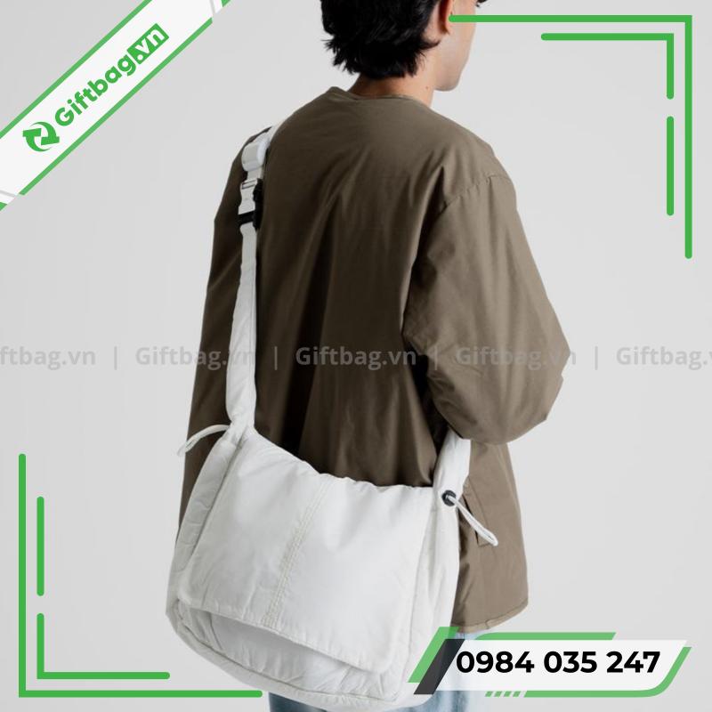 xu-huong-dung-tui-vai-deo-cheo-3