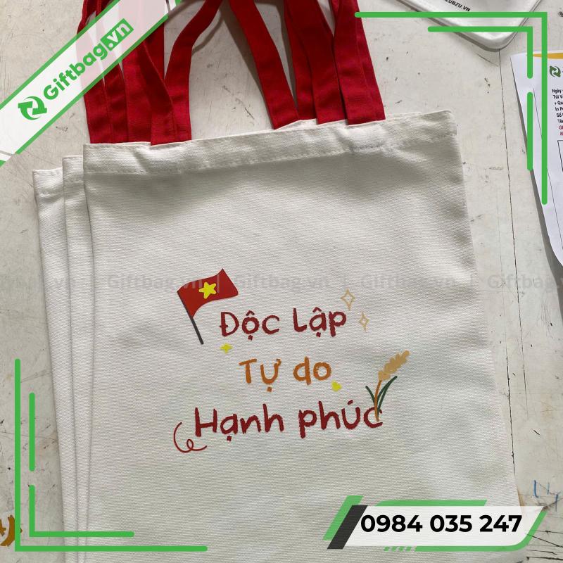 xuong-gia-cong-tui-vai-bo-in-logo-chuyen-nghiep-2