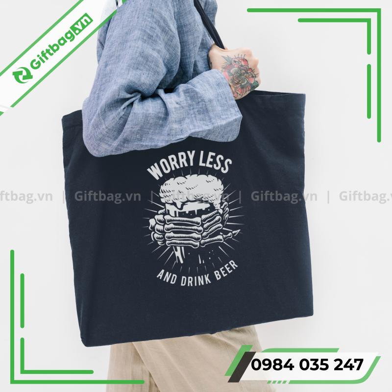 tui-vai-tote-canvas-mau-den_(37)