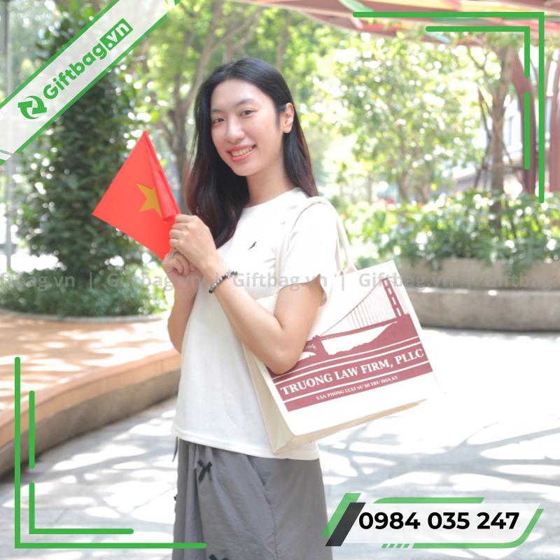 tui-vai-day-qua-tang-105