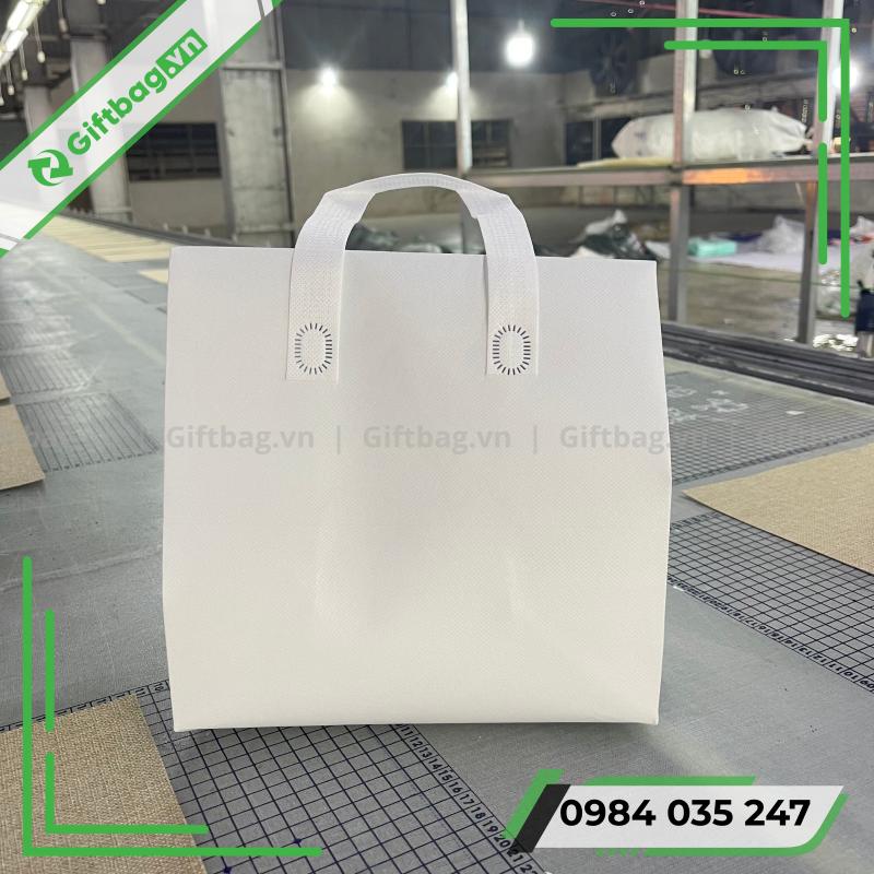 tui-giu-nhiet-du-lich-18