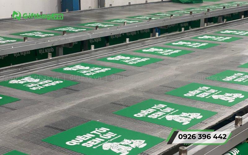 in-logo-len-tui-vai-khong-det-gia-si-ha-noi