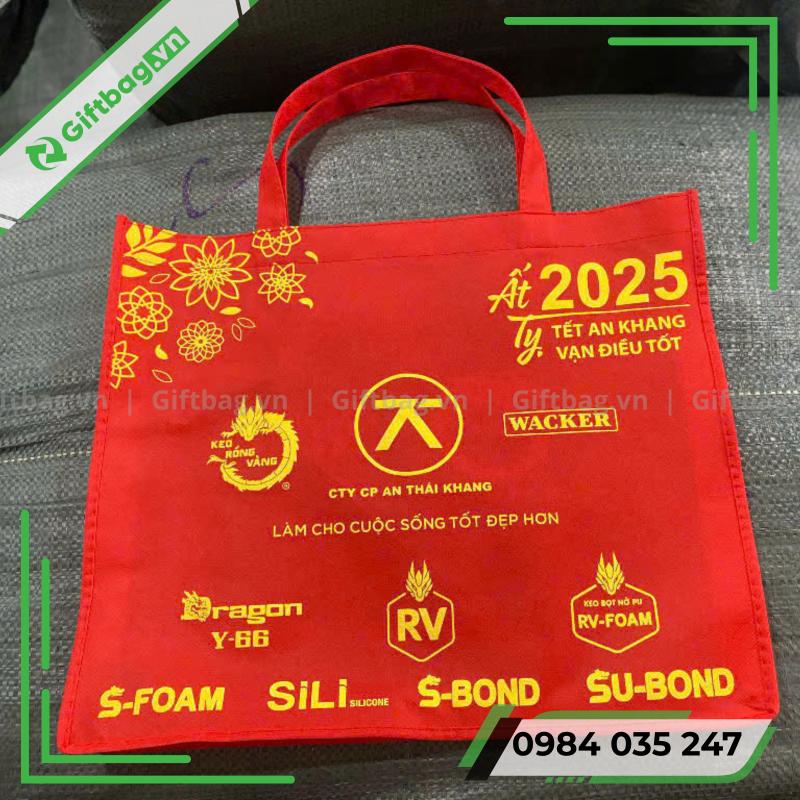 tui-vai-dung-qua-tet-11