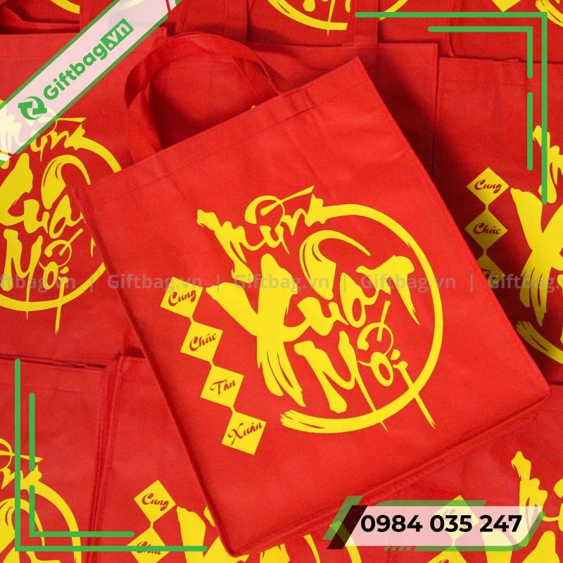 tui-vai-dung-qua-tet-16