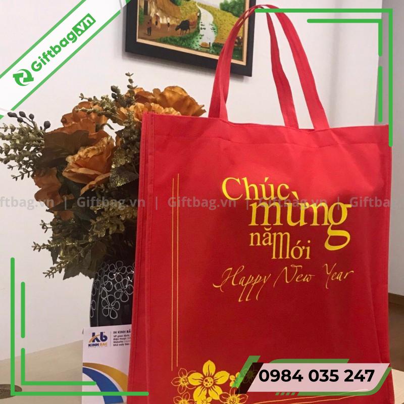 tui-vai-dung-qua-tet-37