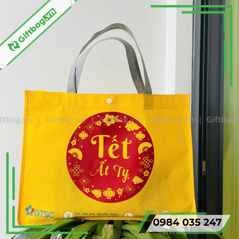 tui-vai-dung-qua-tet-5