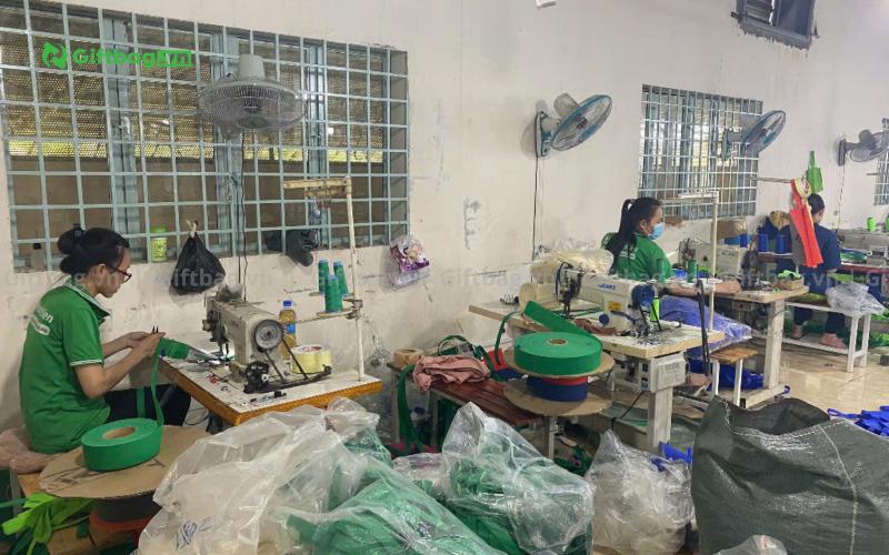 giftbag-xuong-chuyen-cung-cap-san-xuat-tui-vai-balo-gia-re-chat-luong-tai-hcm-va-ha-noi_(90)